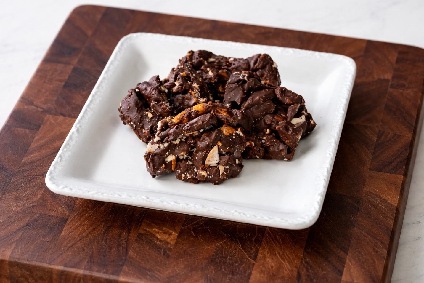 No-Bake Chocolate Pretzel Date Bites